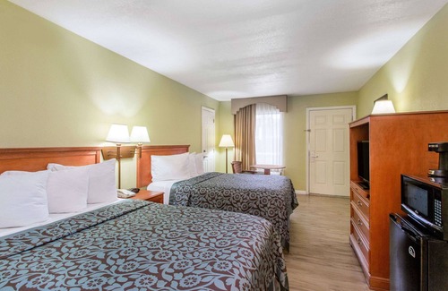 National Gardens Hotel | Days Inn by Wyndham Ormond Beach