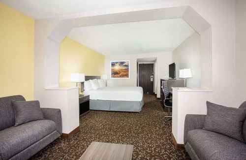 Deer Valley Hotel | Days Inn by Wyndham Phoenix North