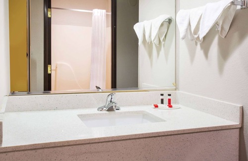Deer Valley Hotel | Days Inn by Wyndham Phoenix North
