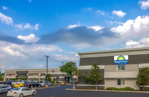 Pleasant Prairie Hotel | Days Inn by Wyndham Pleasant Prairie Kenosha