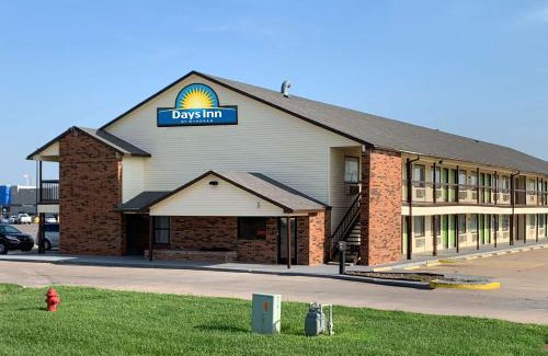 Pratt Hotel | Days Inn by Wyndham Pratt