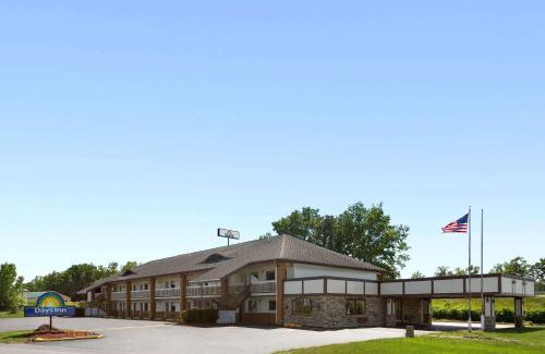 West Glens Falls Hotel | Days Inn by Wyndham Queensbury/Lake George