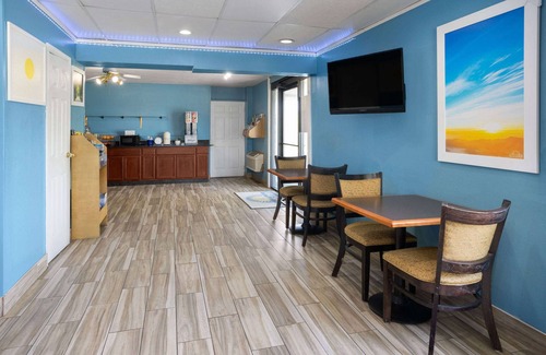 West Glens Falls Hotel | Days Inn by Wyndham Queensbury/Lake George