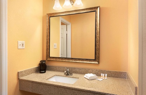 West Glens Falls Hotel | Days Inn by Wyndham Queensbury/Lake George