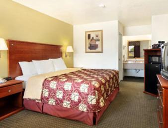 San Antonio Hotel | Days Inn by Wyndham San Antonio Southeast Frost Bank Center
