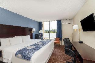 Statesville Hotel | Days Inn by Wyndham Statesville