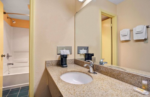 Elizabeth City Hotel | Days Inn by Wyndham Elizabeth City
