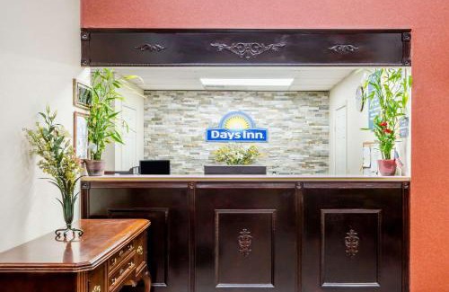 Hendersonville Hotel | Days Inn by Wyndham Hendersonville