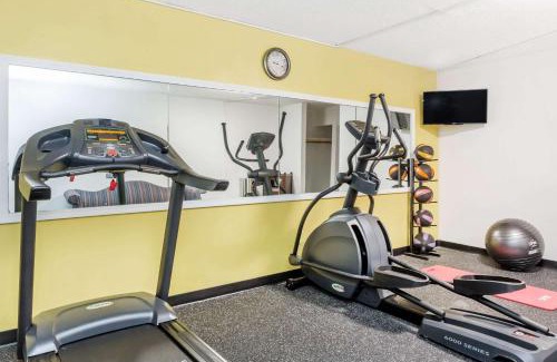 Hendersonville Hotel | Days Inn by Wyndham Hendersonville