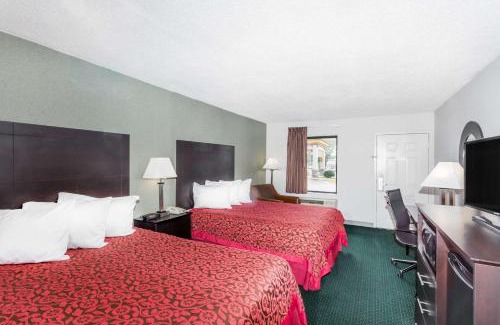 Hendersonville Hotel | Days Inn by Wyndham Hendersonville