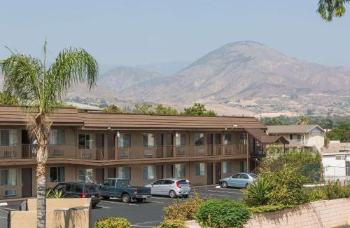 Patton Hotel | Days Inn by Wyndham in San Bernardino