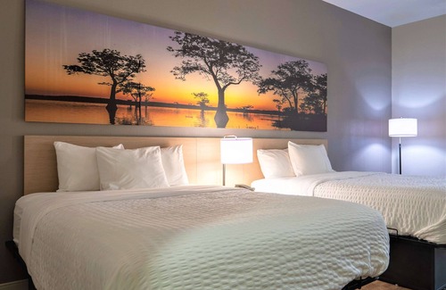 Port Wentworth Hotel | Days Inn & Suites by Wyndham Savannah North I-95