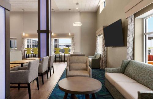 Bowling Green Hotel | Days Inn & Suites by Wyndham Bowling Green