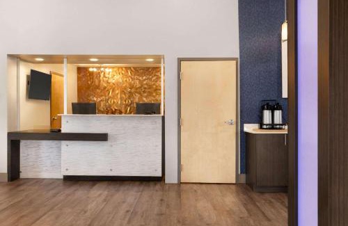 Bowling Green Hotel | Days Inn & Suites by Wyndham Bowling Green