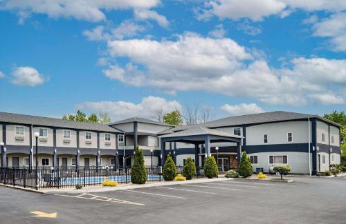 Niagara Falls Hotel | Days Inn & Suites by Wyndham Niagara Falls/Buffalo
