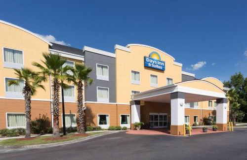 Port Wentworth Hotel | Days Inn & Suites by Wyndham Savannah North I-95