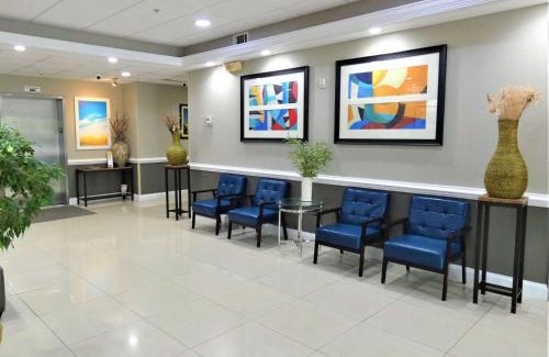 Port Wentworth Hotel | Days Inn & Suites by Wyndham Savannah North I-95