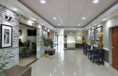 Port Wentworth Hotel | Days Inn & Suites by Wyndham Savannah North I-95