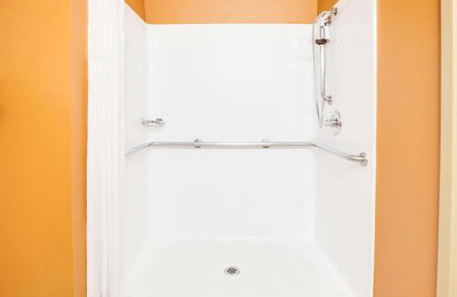 Russellville Hotel | Days Inn & Suites by Wyndham Russellville