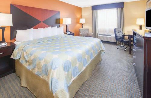 Russellville Hotel | Days Inn & Suites by Wyndham Russellville