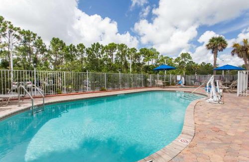 Fort Pierce Hotel | Days Inn & Suites by Wyndham Fort Pierce I-95