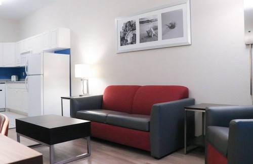Biggar Hotel | Days Inn & Suites by Wyndham Fort Myers Near JetBlue Park