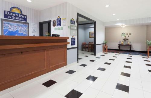 Cambridge Hotel | Days Inn & Suites by Wyndham Cambridge