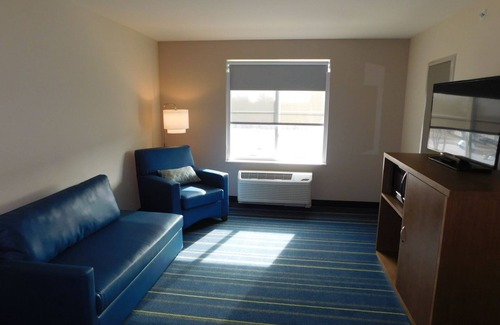 Kearney Hotel | Days Inn & Suites by Wyndham Kearney