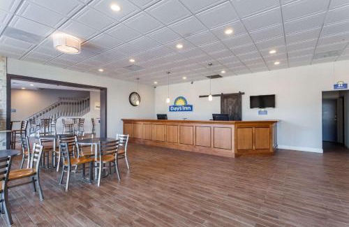Rohrerstown Hotel | Days Inn & Suites by Wyndham Lancaster Amish Country