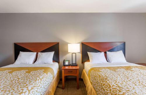 Rohrerstown Hotel | Days Inn & Suites by Wyndham Lancaster Amish Country
