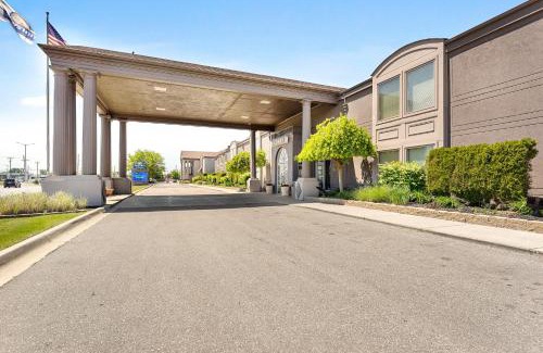 Roseville Hotel | Days Inn & Suites by Wyndham Roseville/Detroit Area