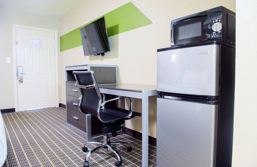 Athens Hotel | Days Inn & Suites by Wyndham Athens Alabama