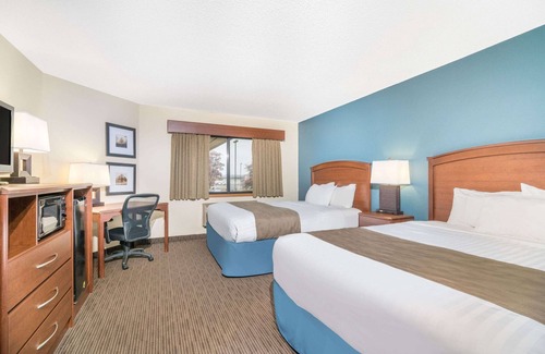 Brainerd Hotel | Days Inn & Suites by Wyndham Baxter Brainerd Area