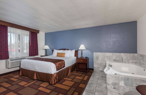 Lodi Hotel | Days Inn & Suites by Wyndham Lodi