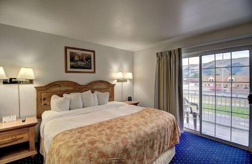 Missoula Hotel | Days Inn & Suites by Wyndham Lolo