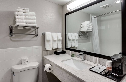 Spokane Hotel | Days Inn & Suites by Wyndham Spokane