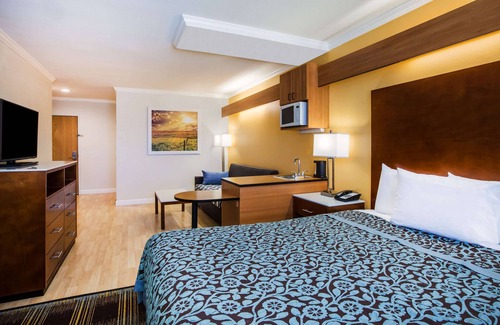 Antioch Hotel | Days Inn & Suites by Wyndham Antioch