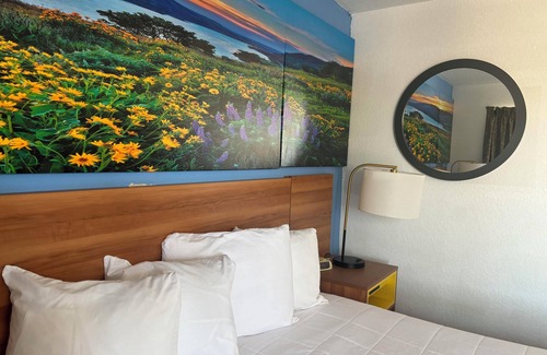 Needles Hotel | Days Inn & Suites by Wyndham Needles