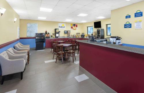 Peachtree Corners Hotel | Days Inn & Suites by Wyndham Peachtree Corners Norcross