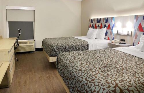 Peachtree Corners Hotel | Days Inn & Suites by Wyndham Peachtree Corners Norcross