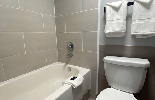 Texas City Hotel | Days Inn & Suites by Wyndham Texas City