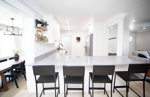 Dayton House | Dayton Diamond- Sleeps 10, Peaceful setting, Game room, Chef's kitchen!