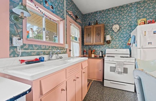 Lexington House | Dayton House: Downtown Lex, Historical Cottage!