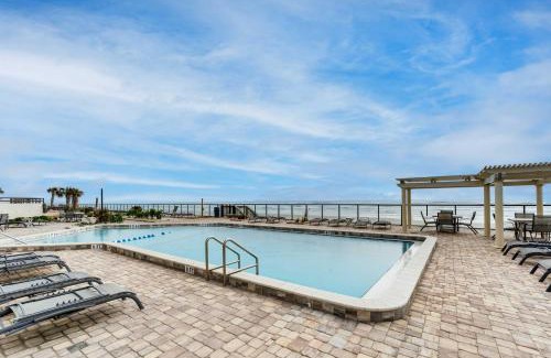 Daytona Beach Shores Apartment | Daytona Beach Shores Condo with Oceanfront Pool!
