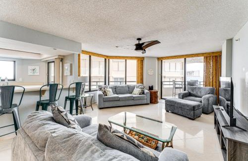 Daytona Beach Shores Apartment | Daytona Beach Shores Condo with Oceanfront Pool!