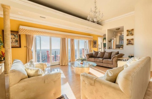 Whittier Villa | Dazzling 3 Story Mansion With Impecable Views