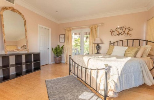 Whittier Villa | Dazzling 3 Story Mansion With Impecable Views