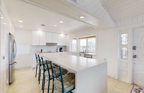Cutthroat Harbor Estates House | Dazzling Bayfront Home w/2 Boat Docks, Huge Deck, 1 Kayak, Pool Table -1 Dog OK