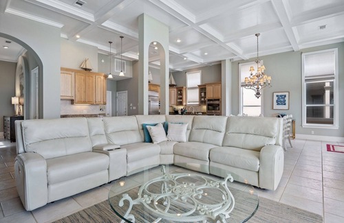 Avalon Beach Estates House | Dazzling Beach House with Private pool! Steps to Private Beach, Tennis Courts