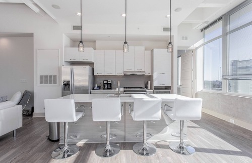SoNo Condo | Dazzling Downtown City View Condo